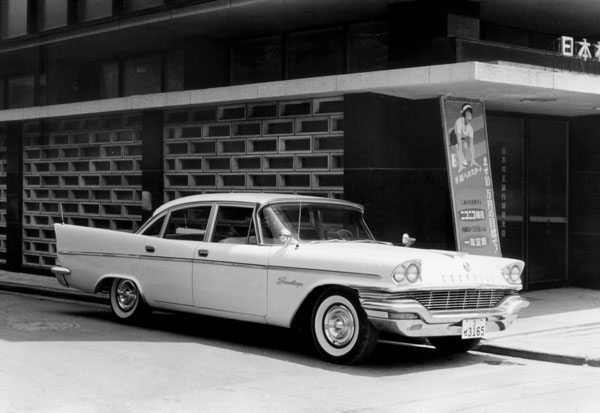 57-1b (007-36E)b 1957 Chrysler Saratoga 4dr.Sedan.jpg